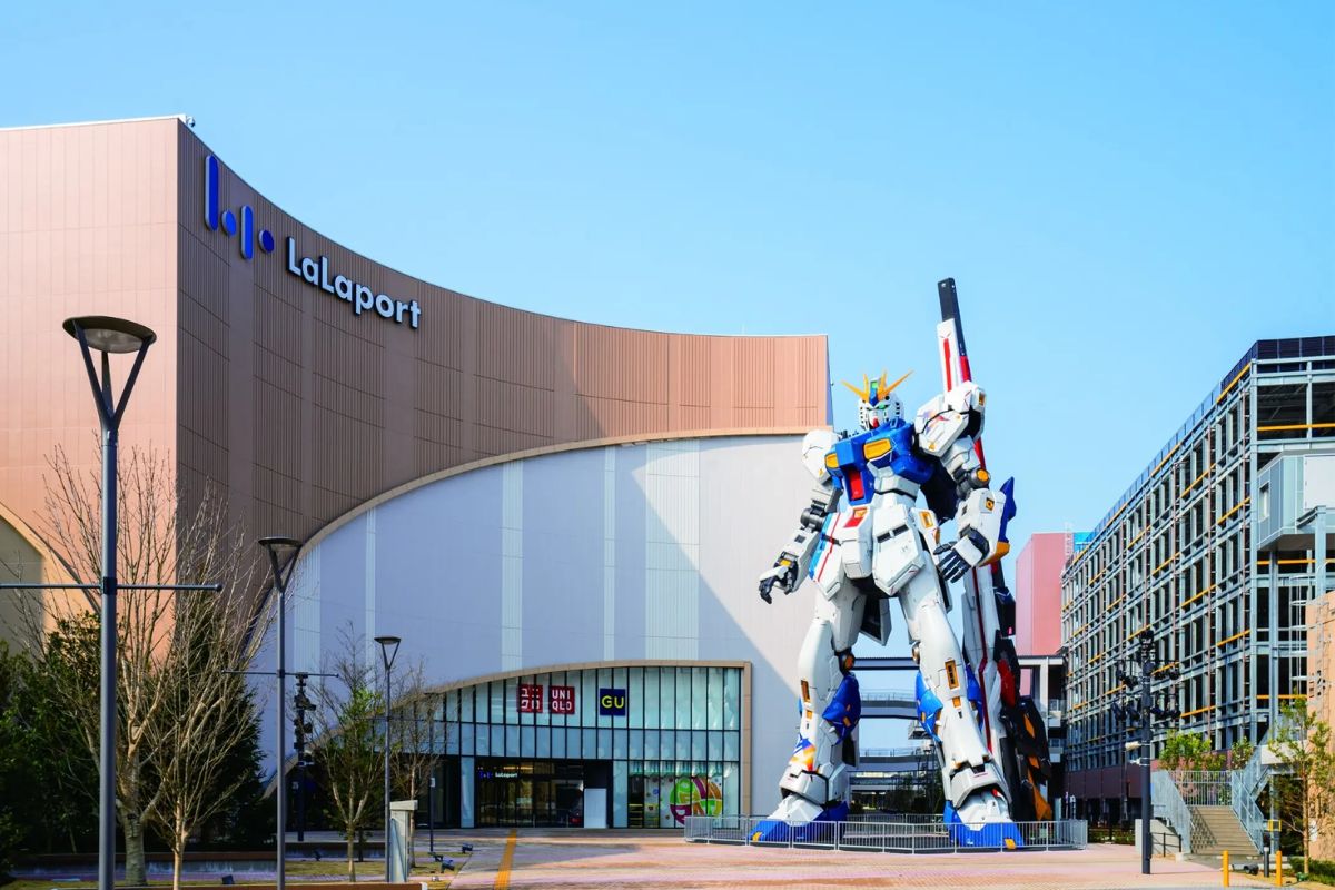 3. Life-Size RX-93ff v Gundam, Patung Gundam Tertinggi Saat Ini
